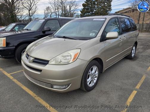 2005 Toyota Sienna XLE