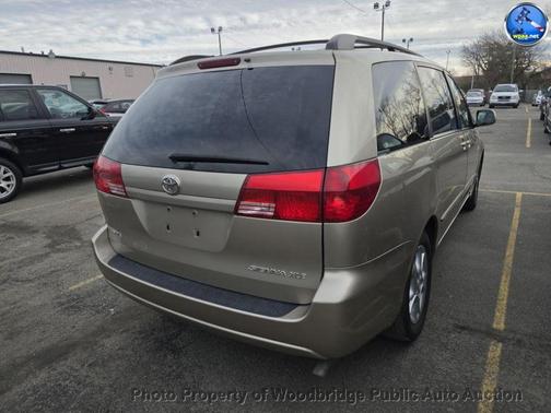 2005 Toyota Sienna XLE
