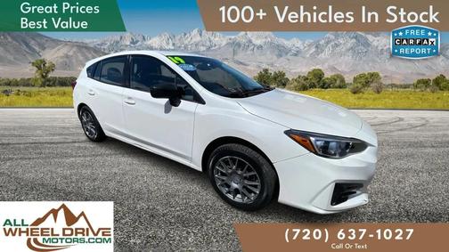 Crystal White Pearl 2017 Subaru Impreza 2.0i