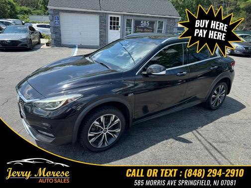 2017 INFINITI QX30 Premium