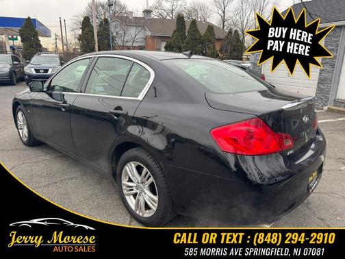 2015 INFINITI Q40 Base