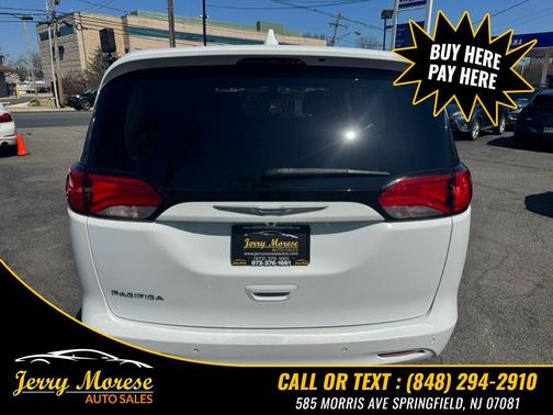 Bright White Clearcoat 2017 Chrysler Pacifica Touring