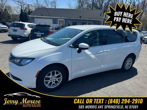 Bright White Clearcoat 2017 Chrysler Pacifica Touring