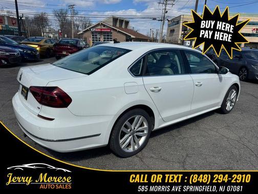 Pure White 2018 Volkswagen Passat 2.0T SE