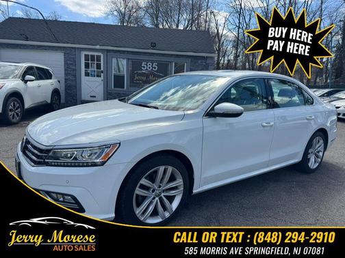 Pure White 2018 Volkswagen Passat 2.0T SE