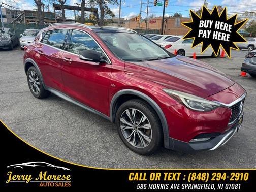 2017 INFINITI QX30 Premium