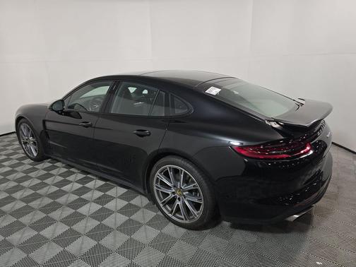 2018 Porsche Panamera 4