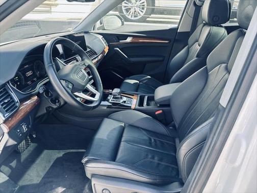 2022 Audi Q5 S line Premium Plus