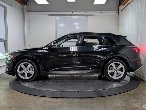 2019 Audi e-tron Premium Plus