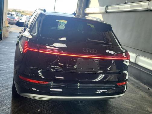 2019 Audi e-tron Premium Plus