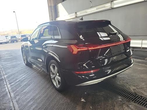 2019 Audi e-tron Premium Plus