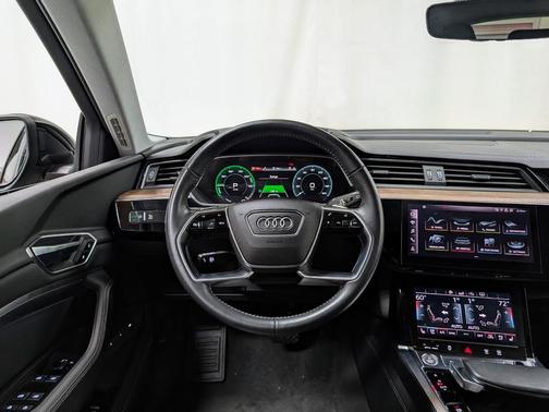 2019 Audi e-tron Premium Plus