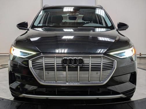 2019 Audi e-tron Premium Plus