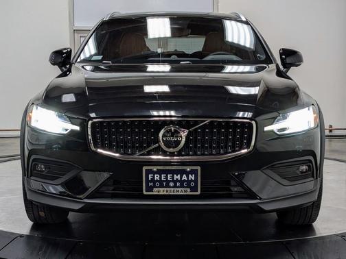 2023 Volvo V60 Cross Country Ultimate