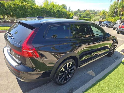 2023 Volvo V60 Cross Country Ultimate