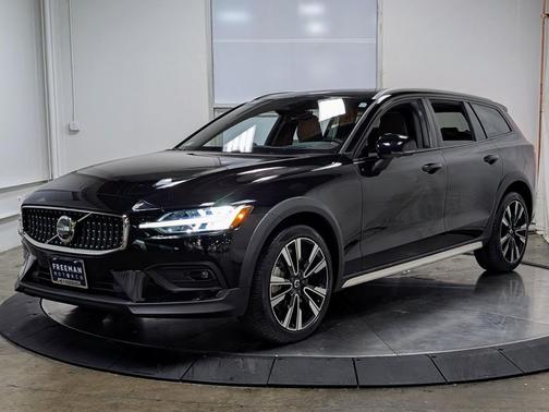 2023 Volvo V60 Cross Country Ultimate
