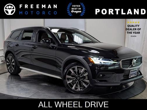 2023 Volvo V60 Cross Country Ultimate