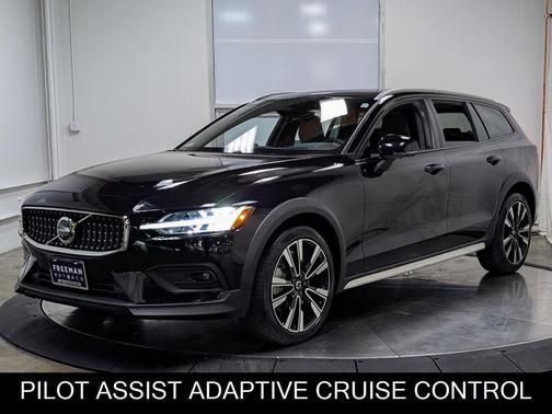 2023 Volvo V60 Cross Country Ultimate