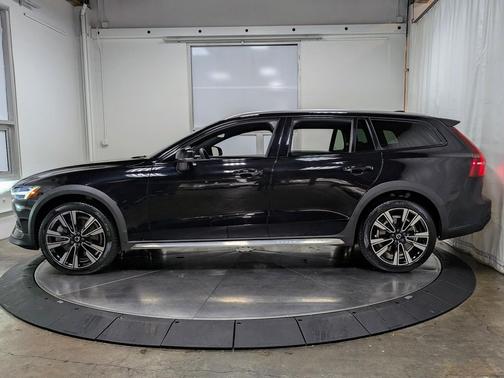 2023 Volvo V60 Cross Country Ultimate