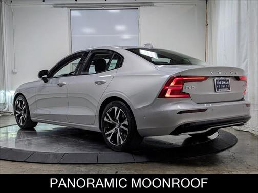 2024 Volvo S60 Plus Dark Theme