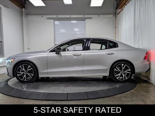 2024 Volvo S60 Plus Dark Theme
