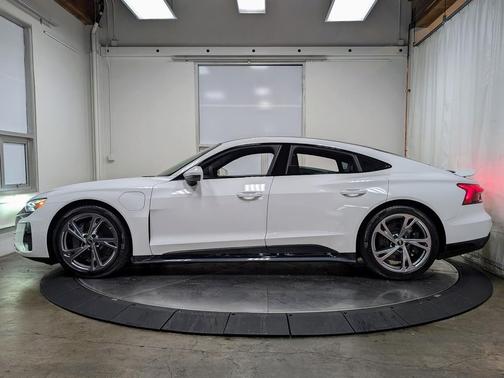 2022 Audi e-tron GT Premium Plus