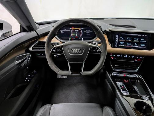2022 Audi e-tron GT Premium Plus