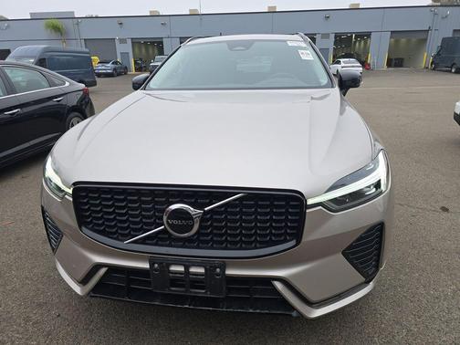 2025 Volvo XC60 Core