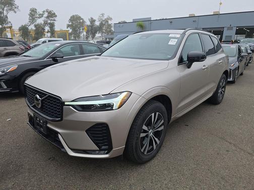 2025 Volvo XC60 Core