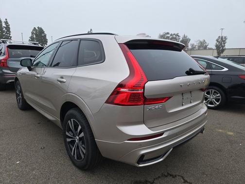 2025 Volvo XC60 Core