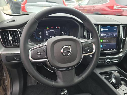 2025 Volvo XC60 Core