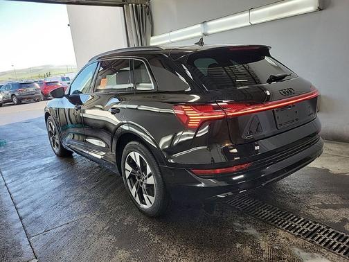 2022 Audi e-tron Premium