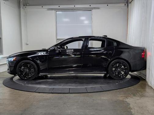 2024 Volvo S60 Recharge Plug-In Hybrid Plus Black Edition