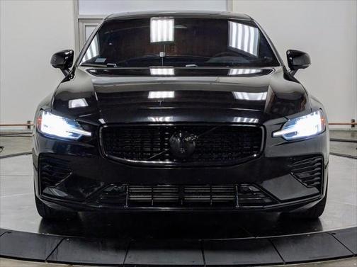 2024 Volvo S60 Recharge Plug-In Hybrid Plus Black Edition