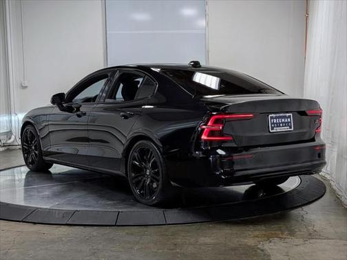 2024 Volvo S60 Recharge Plug-In Hybrid Plus Black Edition