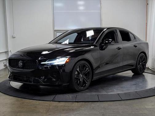 2024 Volvo S60 Recharge Plug-In Hybrid Plus Black Edition