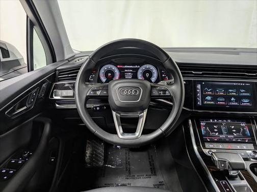 2022 Audi Q7 45 Premium Plus