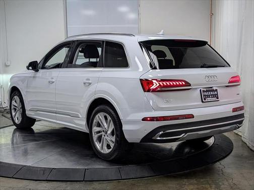 2022 Audi Q7 45 Premium Plus