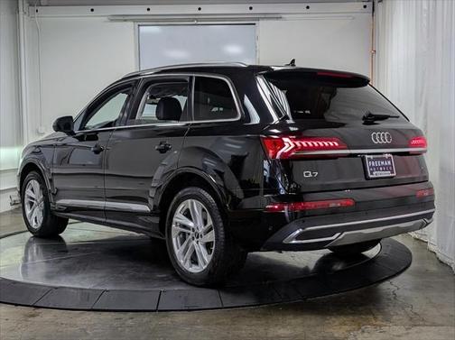 2022 Audi Q7 45 Premium