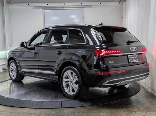 2022 Audi Q7 45 Premium Plus