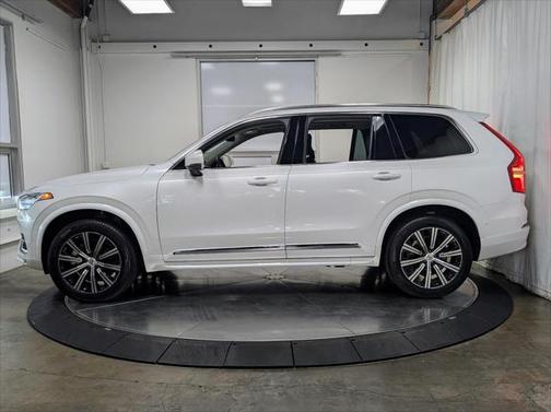 2024 Volvo XC90 Plus Bright Theme