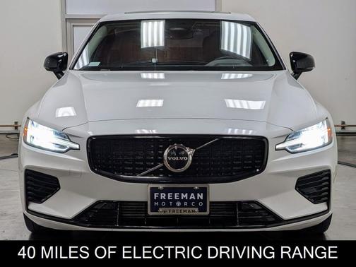 2023 Volvo S60 Recharge Plug-In Hybrid Plus Dark Theme