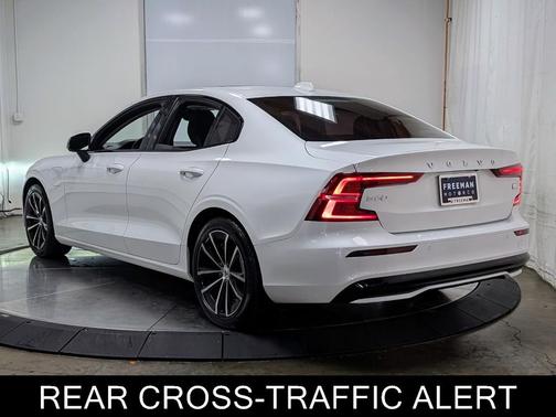 2023 Volvo S60 Recharge Plug-In Hybrid Plus Dark Theme