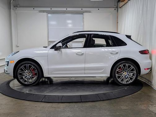 2017 Porsche Macan Turbo