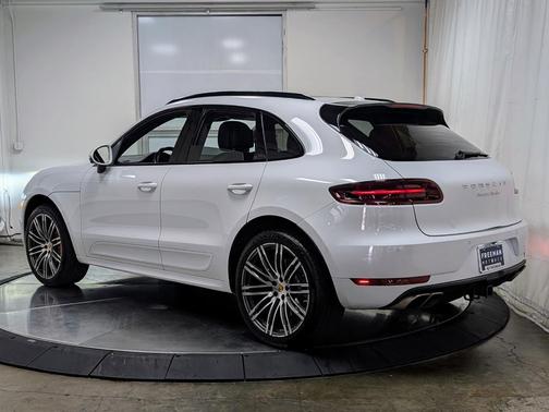 2017 Porsche Macan Turbo