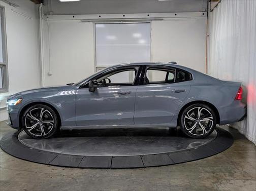2024 Volvo S60 Plus Dark Theme