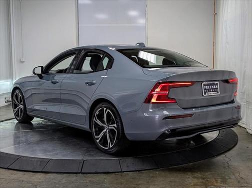 2024 Volvo S60 Plus Dark Theme