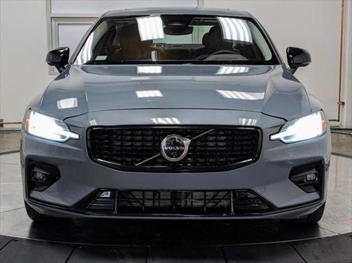 2024 Volvo S60 Plus Dark Theme