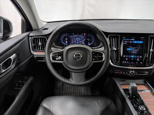 2024 Volvo S60 Plus Dark Theme