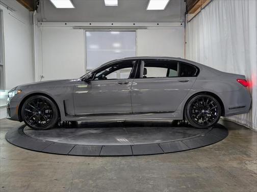 2022 BMW 740 i